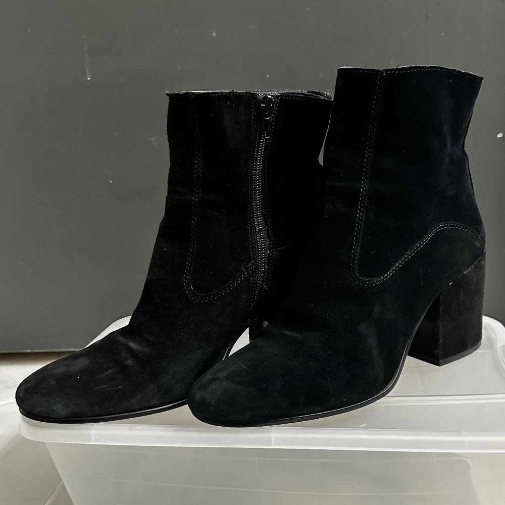 Black bootie Lucky Brand suede like size 8